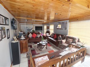 5 Bed House in Chrismar