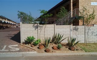2 Bedroom Apartment in Olievenhoutbos