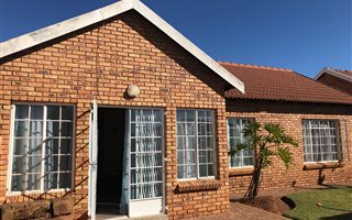 3 Bedroom Simplex in Safari Gardens