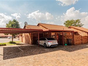 2 Bed Townhouse in Highveld