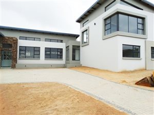 4 Bed House in Sonheuwel