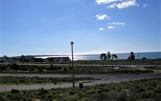 725 m² Land available in Da Gama Bay