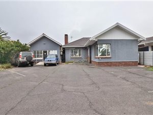 3 Bed House in Somerset West Central