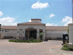 964 m² Land available in Blue Valley Golf Estate