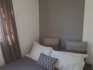 1 Bed Garden Cottage in Hayfields