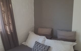 1 Bedroom Garden Cottage in Hayfields