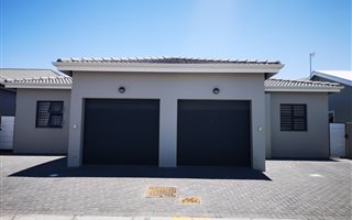 2 Bedroom House in Parklands North