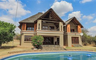 8 Bedroom House in Pebble Rock
