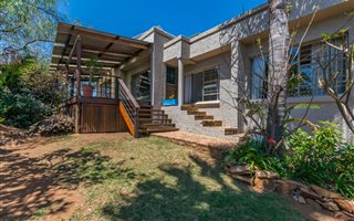 4 Bedroom House in Noordheuwel