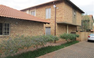 3 Bedroom Duplex in Hazeldean (Silverlakes Surroundings)