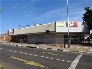 833 m² Retail Space in Lyttelton Manor