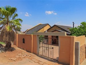8 Bed House in Zakariyya Park