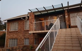 2 Bedroom Apartment in Die Hoewes