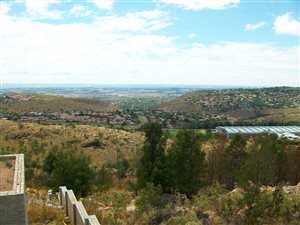 1100 m² Land available in Rangeview