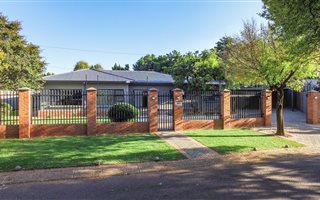 3 Bedroom House in Menlo Park