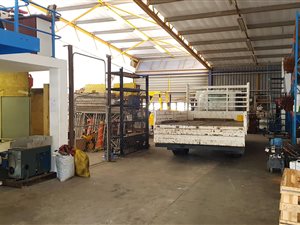 335 m² Industrial space in Red Hill
