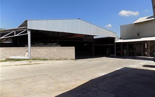 2500 m² Industrial space in Mostyn Park