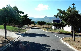 737 m² Land available in Stanford