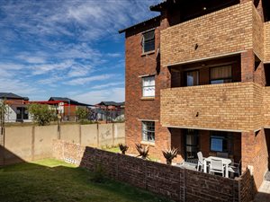 2 Bed Apartment in Derdepoort