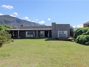3 Bedroom House in Bettys Bay