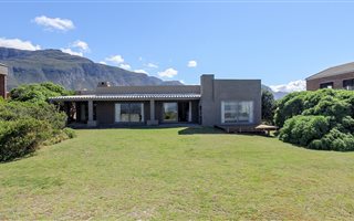 3 Bedroom House in Bettys Bay
