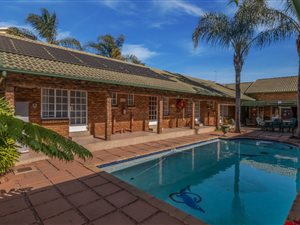 9 Bed House in Newlands