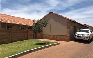 3 Bedroom Townhouse in Mooikloof Ridge