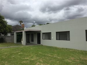 398 m² Office Space in Somerset West Central