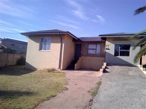 4 Bedroom House in Kwaggasrand