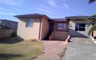 4 Bedroom House in Kwaggasrand