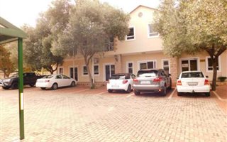 Commercial space in Clubview