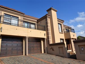5 Bed House in Amberfield Manor