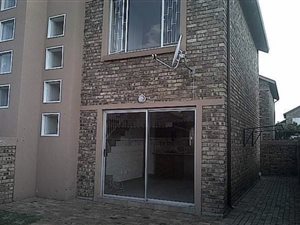 2 Bedroom Duplex in Heuwelsig Estate
