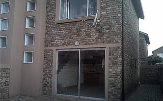 2 Bedroom Duplex in Heuwelsig Estate