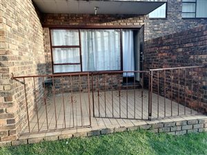 3 Bed Flat in Roodepoort Central