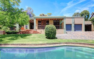 6 Bedroom House in Glen Barrie
