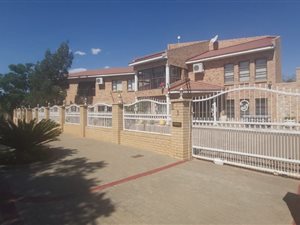 6 Bed House in Ernestville