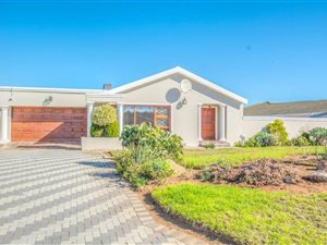 4 Bed House in Bluewater Bay