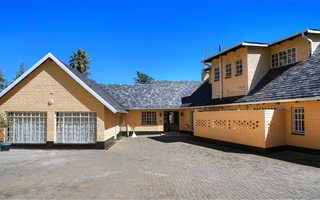 6 Bedroom House in Bramley