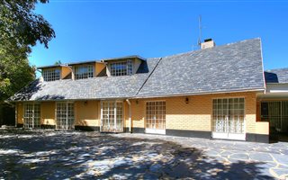 6 Bedroom House in Bramley