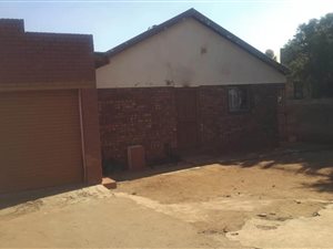 2 Bed House in Tembisa