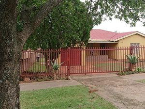 3 Bedroom House in Kwaggasrand