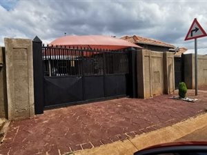 3 Bed House in Rosslyn