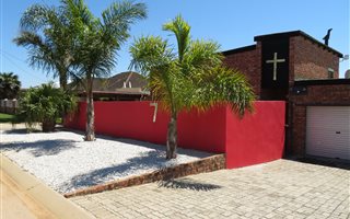 3 Bedroom House in Heuwelkruin