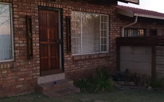 2 Bedroom Townhouse in Rooihuiskraal