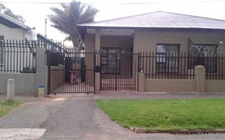 3 Bedroom House in Bezuidenhout Valley