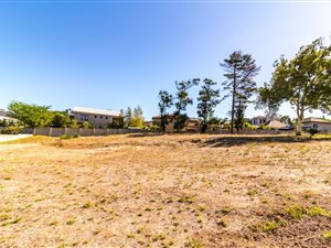 648 m² Land available in Aurora