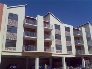 2 Bed Apartment in Florida Lake