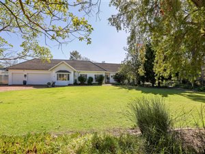 4 Bed House in Golden Acre
