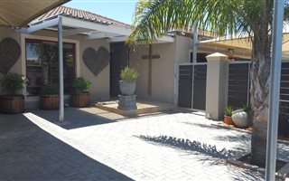 4 Bedroom House in Uitzicht